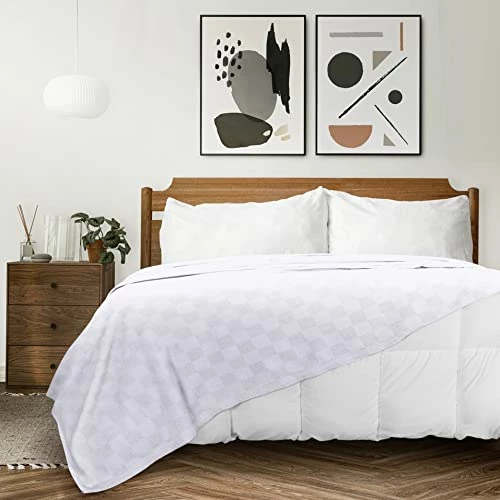 Utopia Bedding 100% Cotton Blanket (Queen Size - 90x90 Inches) 350GSM Lightweight Thermal Blanket, Soft Breathable Blanket For All Seasons (White) 4 Utopia Bedding 100% Cotton Blanket (Queen Size - 90x90 Inches) 350GSM Lightweight Thermal Blanket, Soft Breathable Blanket For All Seasons (White) - Image 2