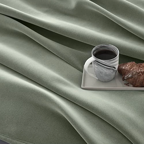 Vellux 1B07043 Original Insulating Core Hotel Style Solid Blanket Machine Washable Soft Cozy Warm Pet Friendly Bed Sofa Blankets, King, Green 6 Vellux 1B07043 Original Insulating Core Hotel Style Solid Blanket Machine Washable Soft Cozy Warm Pet Friendly Bed Sofa Blankets, King, Green - Image 4