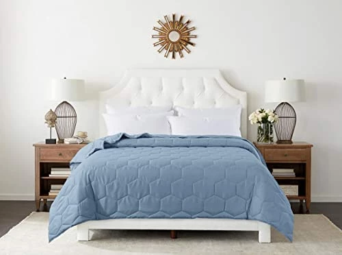 Feather & Loom Feather And Loom Honeycomb Down Alternative Lightweight Blanket - Breathable And Soft Microfiber Cover, Hypoallergenic Fiber Fill, Oeko-TEX Standard 100 | Color: Blue | Machine Washable | Size: King Blue Fog 5 Feather & Loom Feather And Loom Honeycomb Down Alternative Lightweight Blanket - Breathable And Soft Microfiber Cover, Hypoallergenic Fiber Fill, Oeko-TEX Standard 100 | Color: Blue | Machine Washable | Size: King Blue Fog - Image 3