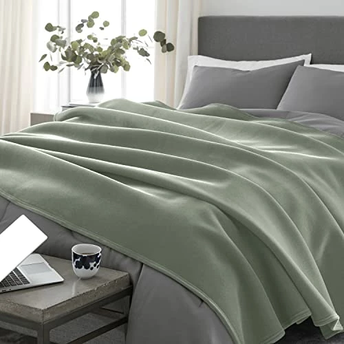 Vellux 1B07043 Original Insulating Core Hotel Style Solid Blanket Machine Washable Soft Cozy Warm Pet Friendly Bed Sofa Blankets, King, Green 4 Vellux 1B07043 Original Insulating Core Hotel Style Solid Blanket Machine Washable Soft Cozy Warm Pet Friendly Bed Sofa Blankets, King, Green - Image 2