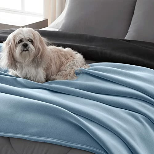 Vellux 1B07056 Original Insulating Core Hotel Style Solid Blanket Machine Washable Soft Cozy Warm Pet Friendly Bed Sofa Blankets, Twin, Blue 5 Vellux 1B07056 Original Insulating Core Hotel Style Solid Blanket Machine Washable Soft Cozy Warm Pet Friendly Bed Sofa Blankets, Twin, Blue - Image 3