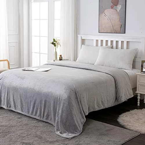 Mooreeke Fleece Bedding Blanket King Size Red 350 GSM Warm Soft Thick Large Red Fleece Throw Blankets For Bed,90x108 Inches Navy Blue 9 Mooreeke Fleece Bedding Blanket King Size Red 350 GSM Warm Soft Thick Large Red Fleece Throw Blankets For Bed,90x108 Inches Navy Blue - Image 7