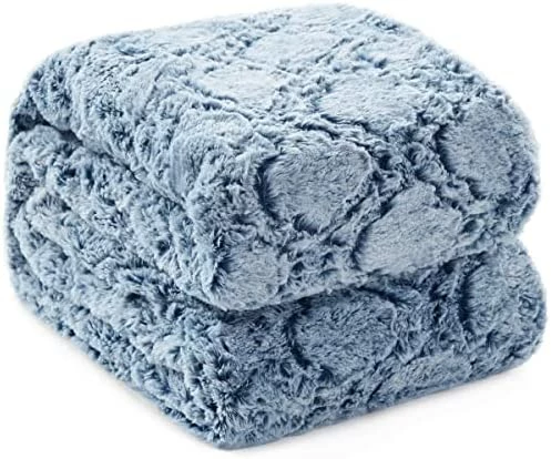 KAWAHOME Faux Fur Blanket King Size Winter Super Soft Cozy Warm Fluffy Plush Blanket Quatrefoil Pattern For Couch Sofa Bed, 108" X 90" (White) 13 KAWAHOME Faux Fur Blanket King Size Winter Super Soft Cozy Warm Fluffy Plush Blanket Quatrefoil Pattern For Couch Sofa Bed, 108" X 90" (White) - Image 11