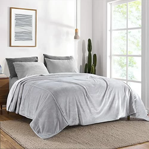 HOMBYS Oversized King 10'x 10' Extra Large Bed Flannel Thick Throw Blanket, Soft, Comfortable & Breathable Light Grey 120x120 Winter Warm Blanket ,Outdoor Giant Blanket For Summer And Picnic 3 HOMBYS Oversized King 10'x 10' Extra Large Bed Flannel Thick Throw Blanket, Soft, Comfortable & Breathable Light Grey 120x120 Winter Warm Blanket ,Outdoor Giant Blanket For Summer And Picnic