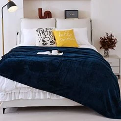 EVENHUG Fleece Blanket Ultra Soft Microfiber Bed Blanket | Fuzzy Cozy Flannel Blanket For Camping, Sofa, Bed, Travel All Seasons (Navy Blue, Queen 90"x90")