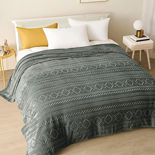 Exclusivo Mezcla Soft Queen Size Fleece Blanket, 90x90 Inches Warm Fuzzy Luxury Bed Blankets, Decorative Geometry Pattern Plush Blanket For Bed, Black 17 Exclusivo Mezcla Soft Queen Size Fleece Blanket, 90x90 Inches Warm Fuzzy Luxury Bed Blankets, Decorative Geometry Pattern Plush Blanket For Bed, Black - Image 15