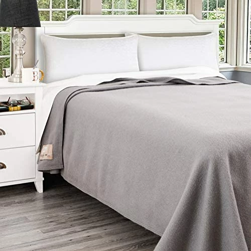 Poyet Motte Made In France Poyet Motte Antibes 350GSM 100-Percent Wool Medium Weight Oversized Blanket, Machine Washable (Navy Blue, Twin Size) 12 Poyet Motte Made In France Poyet Motte Antibes 350GSM 100-Percent Wool Medium Weight Oversized Blanket, Machine Washable (Navy Blue, Twin Size) - Image 10